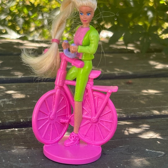 Vintage McDonald Barbies - 5 - Picture 7 of 8